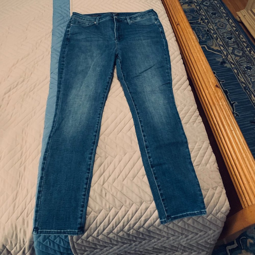 NYDJ - AMI Skinny Jeans in medium denim - Size 14